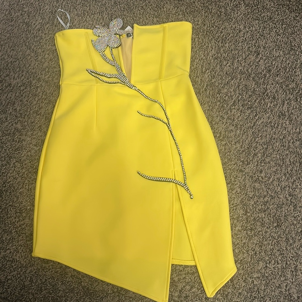 Yellow dress with mesh v neck